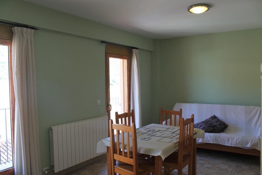 Apartamentos Turisticos Rosario Camarena de la Sierra Room photo